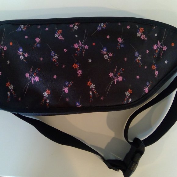 Flowered Fanny Pack/Shoulder Bag/Purse - Picture 3 of 7
